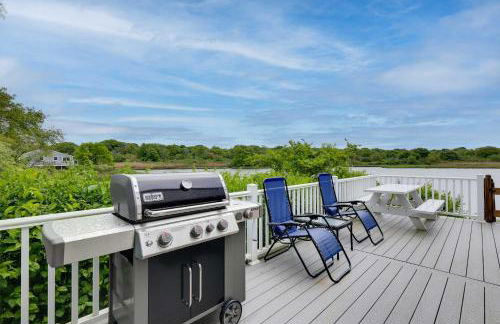 Cozy Narragansett Cottage with Dock and Outdoor Shower - Photo 20