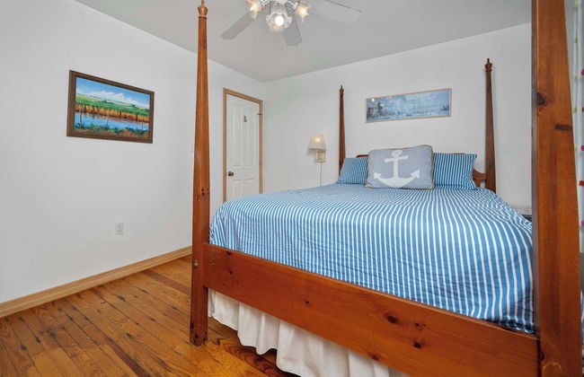 Secluded Waterfront Retreat for 23 Dock, Pets OK - Foto 2