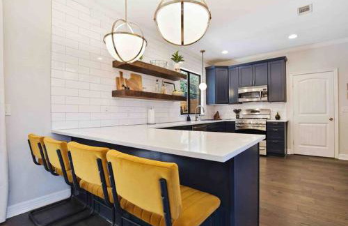 2 Homes-16 Guests-POOL-ARCADe-Large Backyard-Grill - Foto 13