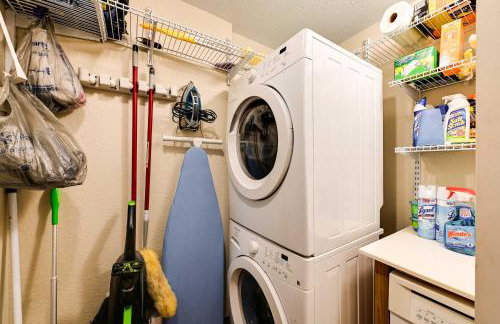 Western-Themed Decatur Studio on Main Street! - Foto 20