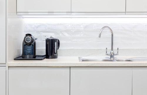 Modern New 2BR wViews & Balcony in Wandsworth - Foto 38