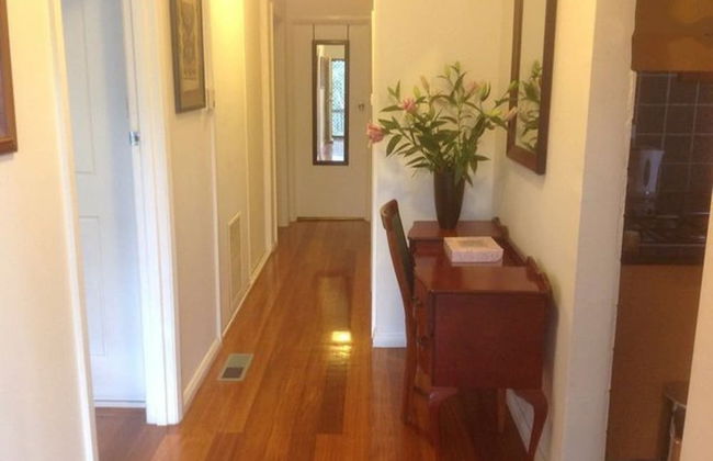 Eltham Retreat - Photo 2