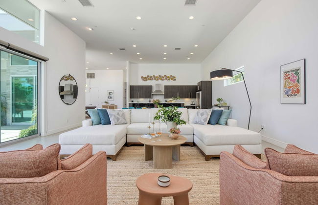 Sleeps 28! 2 Luxe Villas w/ Pool & Putting Green Polo Villas Nova by Avantstay - Foto 39