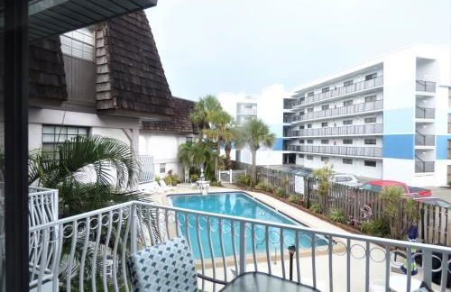 Cocoa Beach - Oceanfront - Steps to the Pier and Ocean - Foto 1
