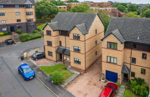 LANGLEY HOUSE Free Parking central LOCATION 5 bed all double with smart TV 3 BATHROOMS Loved by TRADES teams ideal for LONG STAYS contact langley cottages and apartments - Foto 5