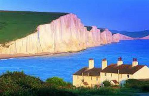 Studio Cabin Retreat with Hot Tub Sea and Downs views in Seaford with own garden - Foto 35