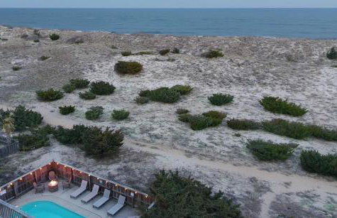 Elegant Updated Oceanfront Home with Pool & Hot Tub - Photo 11