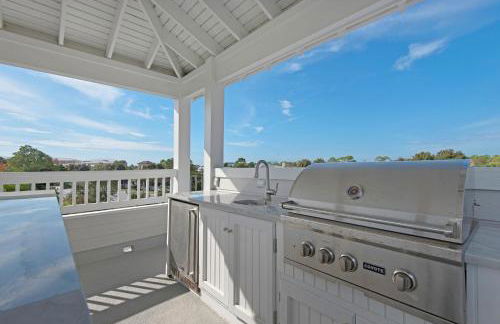 Golf Cart, 3 King Beds, Covered Rooftop Area, Half Mile to Beach! - Foto 40