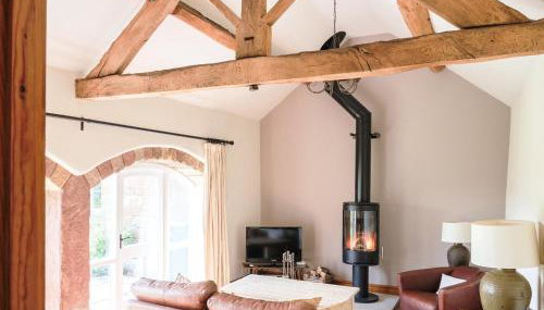 Swallow Barn - Photo 5