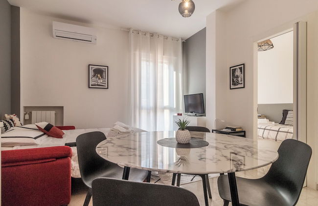 Grey House - Photo 4