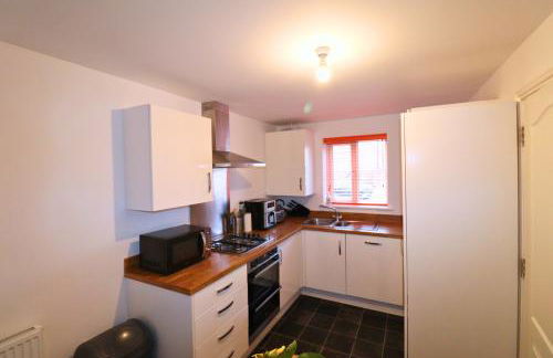 Andover Charming Three Bedroom House - Photo 13