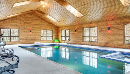 Family Home with Indoor Pool about 2 Mi to Elkhart Lake! - Foto 1