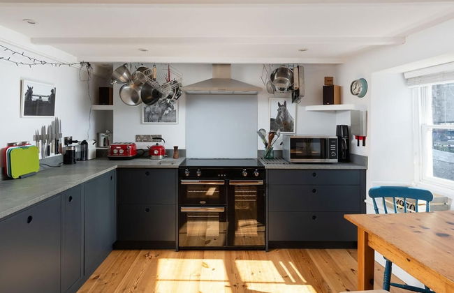 Seaview-2br-sleeps5-cottage-fastwifi-woodburner - Foto 11