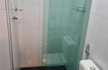 Apartamento Frente para o Mar - Varandão com Blindex - Vista para o Mar - 1 Suite e mais 2 Quartos-Ar Condicionado - 2 Vagas - BEIRA MAR - 70 metros da Praia ,TVS SMART GERAL -WI-FI -DISNEY PLUS- PORT 24 HORAS-KIT PRAIA-ROUPA DE CAMA 2 XCASAIS - Foto 71