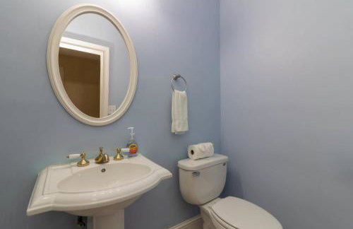 The Broadway Bungalow Walk to Riverwalk Dining! - Foto 31