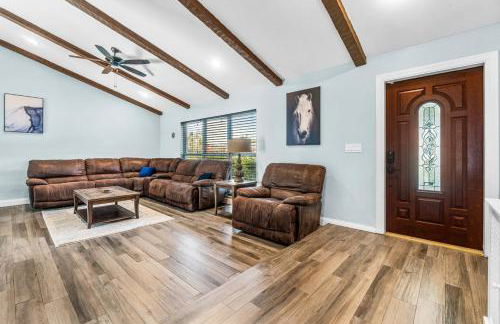 Bright and Comfy 5 Star Location with a Heated Pool - Photo 19