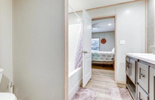 Hudson Oaks Country Creekside Home Hot Tub and Deck - Photo 14