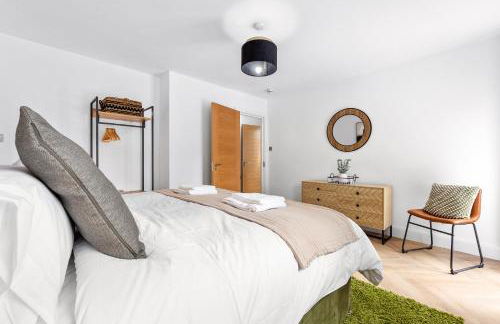 Ground Floor Flat I Sleeps 8 I With Parking - Photo 16