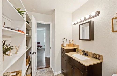 Hill Country Getaway Near San Marcos River home - Photo 26