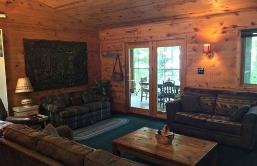 Four-Season Family Rental Hidden by Squaw Lake in the Northwoods of Wisconsin - Foto 6