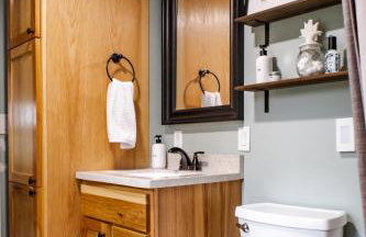 Charming Cabin with Hot Tub & Fire Pit - Foto 26