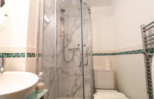 Weybridge Stunning Five Bedroom House With Garden - Foto 17