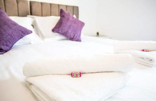 Halford House 3 Bed Town Centre Home from Home with Parking for 2 cars Prime Location Tamworth - Photo 24