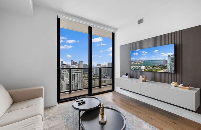 Luxurious Condo Downtown Miami Heart - Photo 15