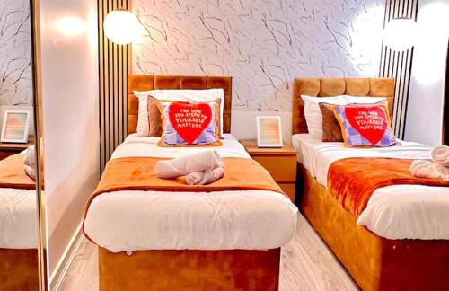 Luxe Smart Home - Basildon Serviced Accommodation - 7 Mins Walk To Basildon Town Centre, Hospital & Train Station - Foto 1