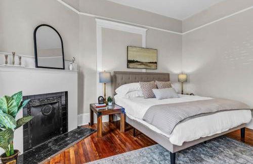 A Timeless Victorian Home with Period Charm! - Foto 16