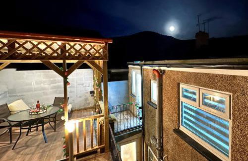 Gorgeous Graceful Getaway w Gazebo - Tylorstown - Foto 8