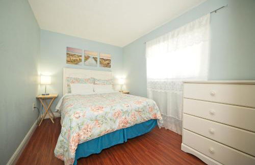 Cozy Canaveral Beach Condo! Next to NASA Launch Site - Foto 1