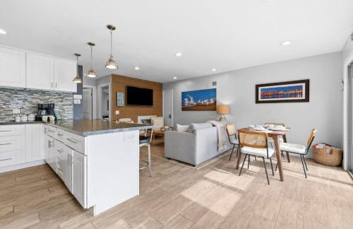 Stunning Beach Home - large patio, parking, ac & dog friendly! - Foto 57