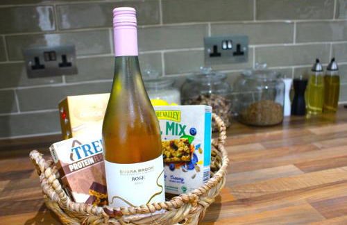 Spacious 4BR house, 2 en suites with garden & on-site parking - Foto 18