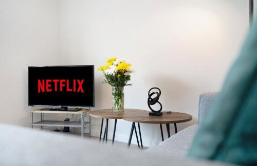 NEW! Stylish 2-Bed Home by Stay With Us, Ideal for Families, Sleeps 4! - Foto 23