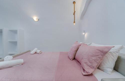 Fira-Cave-Sleeps 13-Parking-Pool-Pet Friendly - Photo 34