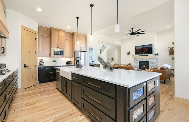 Lakeside Luxury - Hot Tub, Pool Table, and Views - Foto 9