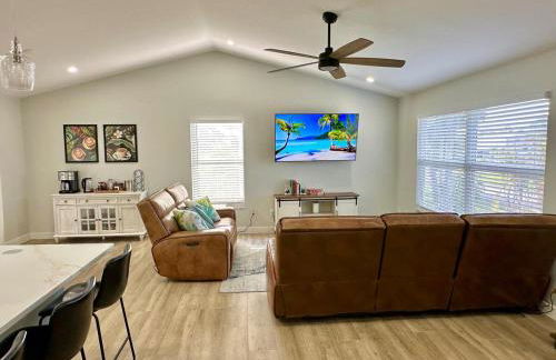 Tranquil Lakeview Home w Porch Bokeelia Retreat - Foto 6