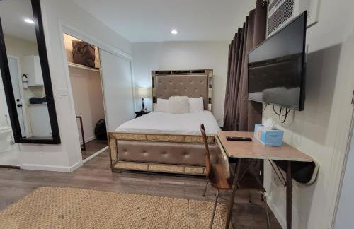 Guest suite near La Cienega Park Beverly Hills next to LACMA La Brea Tar Pits Peterson Museum and Academy Awards Museum - Foto 3