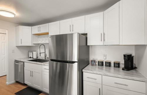 Gray Oasis 1 Bed Apartment in Fremont - Photo 12