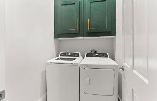 Upscale 3 Bed 2 Bath Private Home in Uptown New Orleans! Close to Magazine Street, Universities, & French Quarter - Photo 28