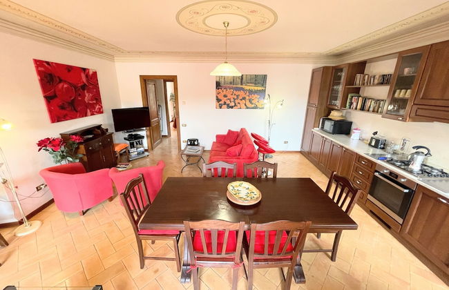 Central Spoleto Apartment With Large Sunny Terrace With Views - Photo 11