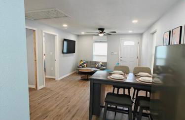 Lovely unit central location - Photo 10