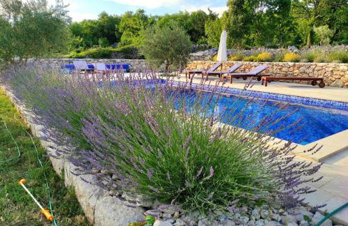 Charming stone house with private pool & jacuzzi - Holiday Home Vera - Photo 42