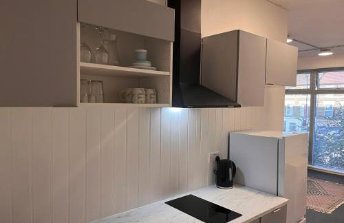 Sunny and spacious studio near the station - Photo 9