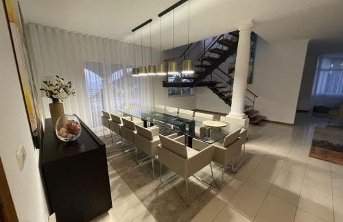 Luxury villa with private heated pool, garden and views of the sea and mountains. - Photo 21