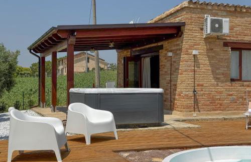 Private Pool & Jacuzzi with View by Host Hero - Foto 50