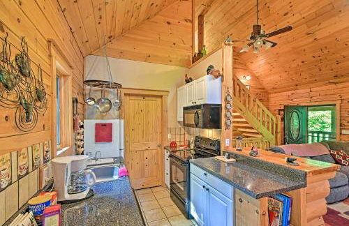 Rustic Andrews Cabin Rental with Deck and Fire Pit! - Foto 10