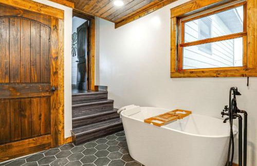 Family-Friendly Seward Home with Sauna and Pool! - Foto 17