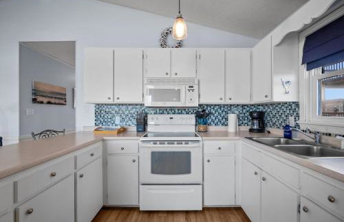 Pets OK Beach Home, Short Walk Beach Access, and Views - Foto 27